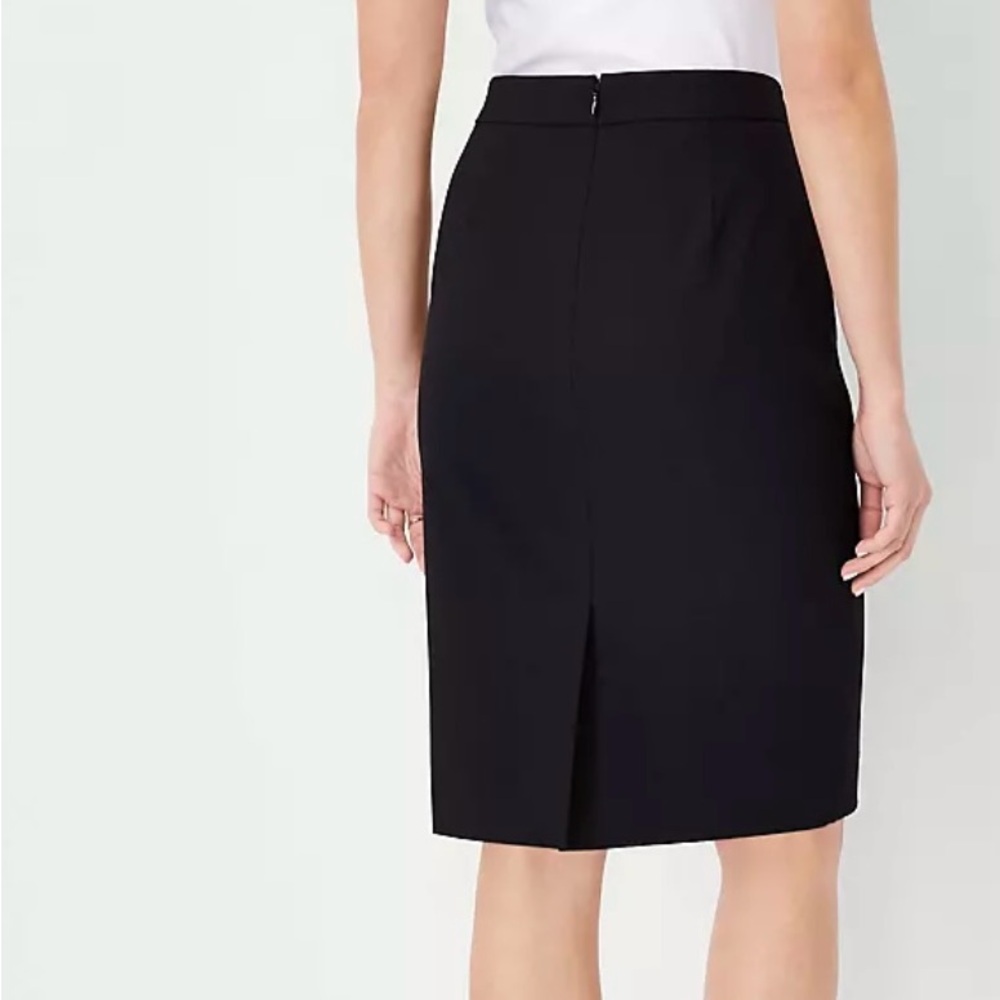 Ann Taylor Seamed Pencil Skirt in Seasonless Stretch NWT Navy